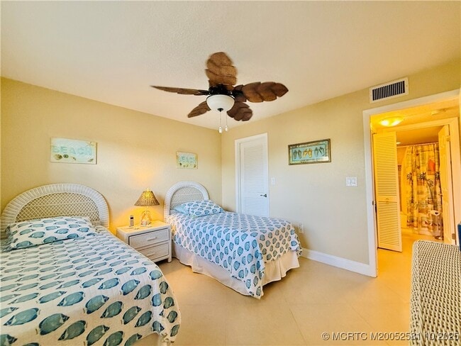 Building Photo - 7440 S Ocean Dr
