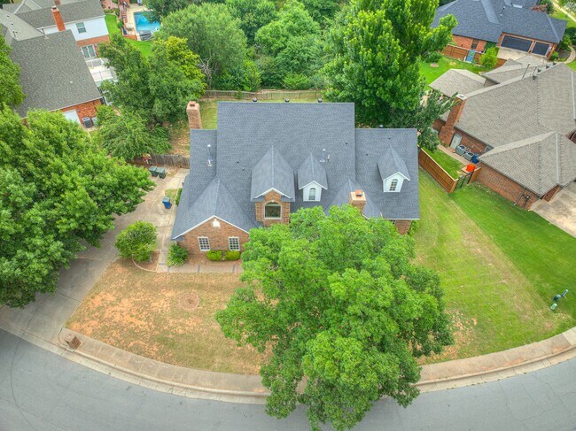 Building Photo - Spacious Home + East Edmond + 4 bedrooms + Fox Lake