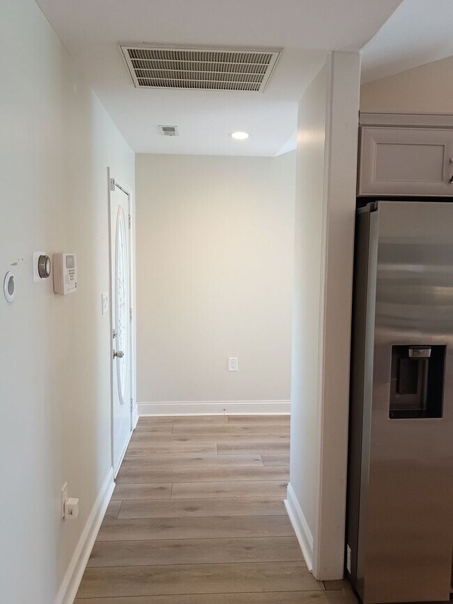 Building Photo - BRIDGEPORT