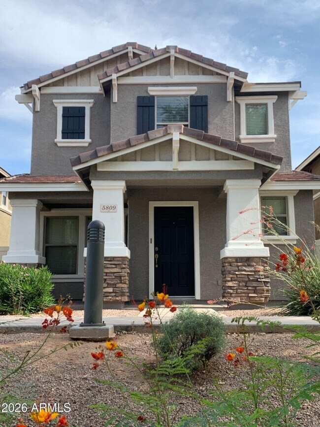 Building Photo - 5809 E Hampton Ave
