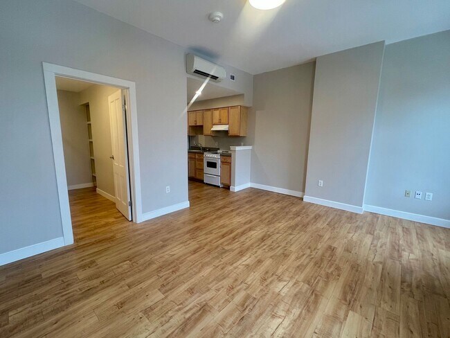 Building Photo - Putnam Winslow– $1,020 – 1 Bathroom Studio, 325 SQ.FT. – UTILITIES INCLUDED, Available Immediately