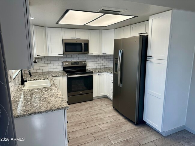 Building Photo - 116 W Loma Vista Dr