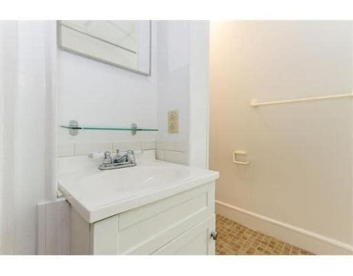 Building Photo - 31 Eastburn St