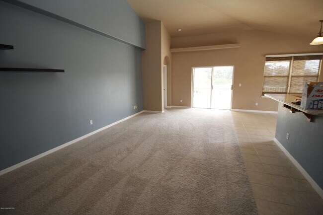 Building Photo - 1015 Venetian Dr