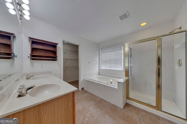 Building Photo - 3213 Juniper Dr