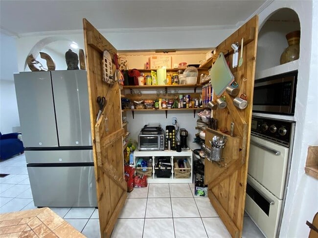 Building Photo - 5514 Lagoon Dr