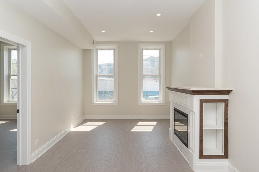 Building Photo - 1815 N Clybourn Ave