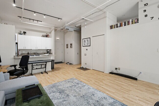 Building Photo - 130 S Canal St