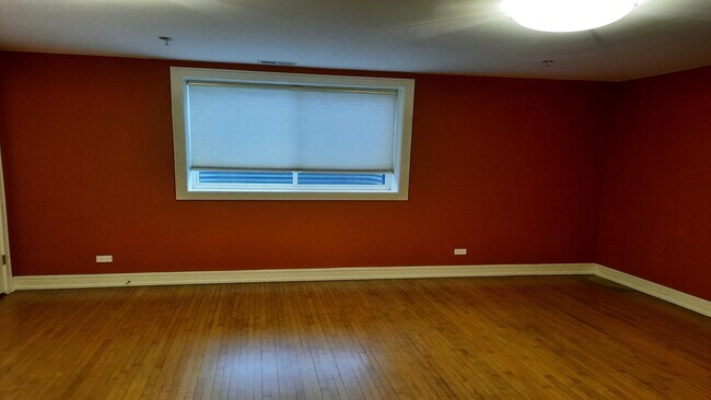 Building Photo - Elevate Your Lifestyle, Stunning 3-Bedroom Loft in Evanston