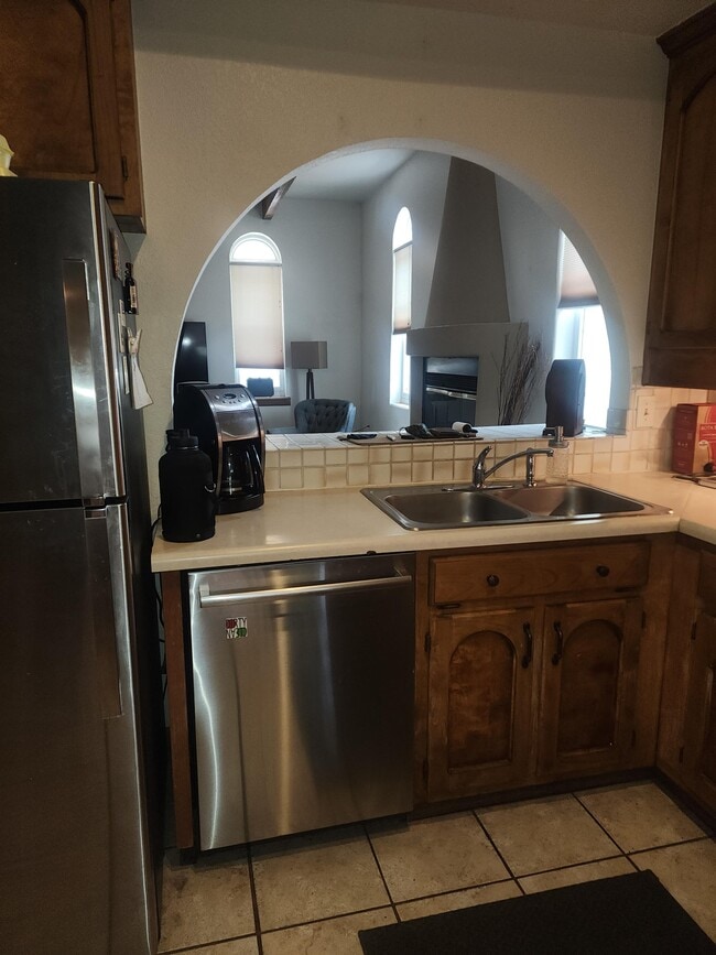 Building Photo - 787 Rouault Ave