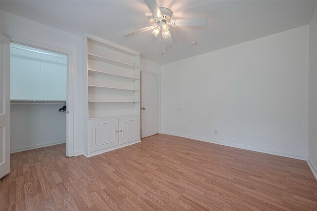 Building Photo - 5513 Fairdale Ln
