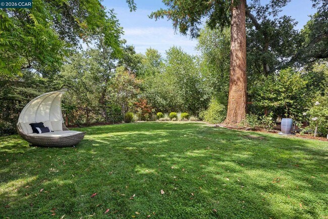 Building Photo - 783 Los Palos Manor