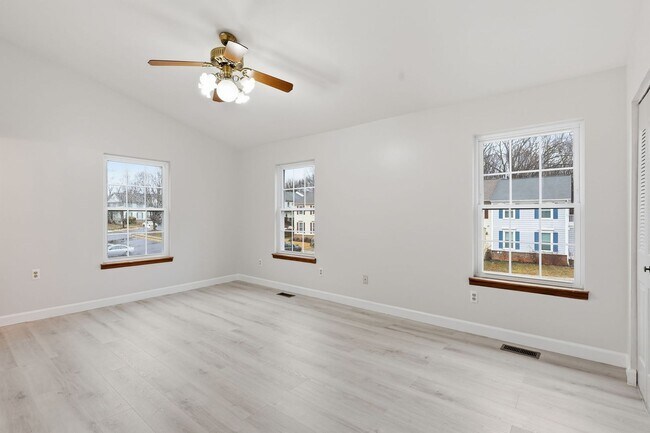 Building Photo - Welcome to this stunning end residence perfectly positioned in a highly desirable setting.