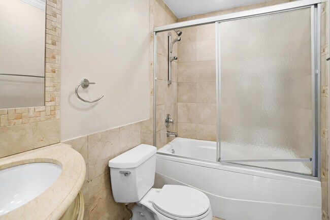 Building Photo - 400 Ascot Dr