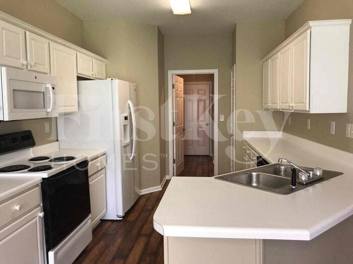 Building Photo - 995 Nesting Wood Cir W