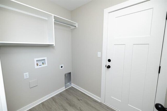 Building Photo - 518-520 W. 50th Ct. S.