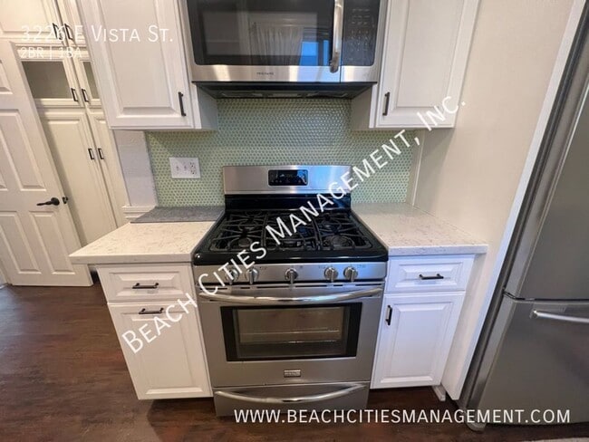 Building Photo - 3226 E Vista St