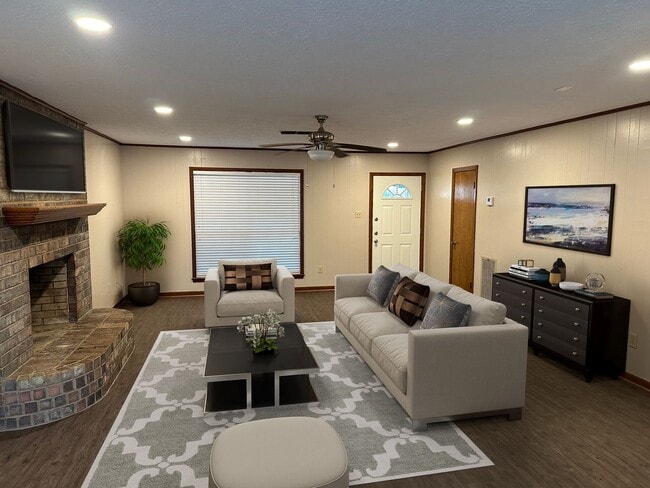 Building Photo - Red Oak Drive Property