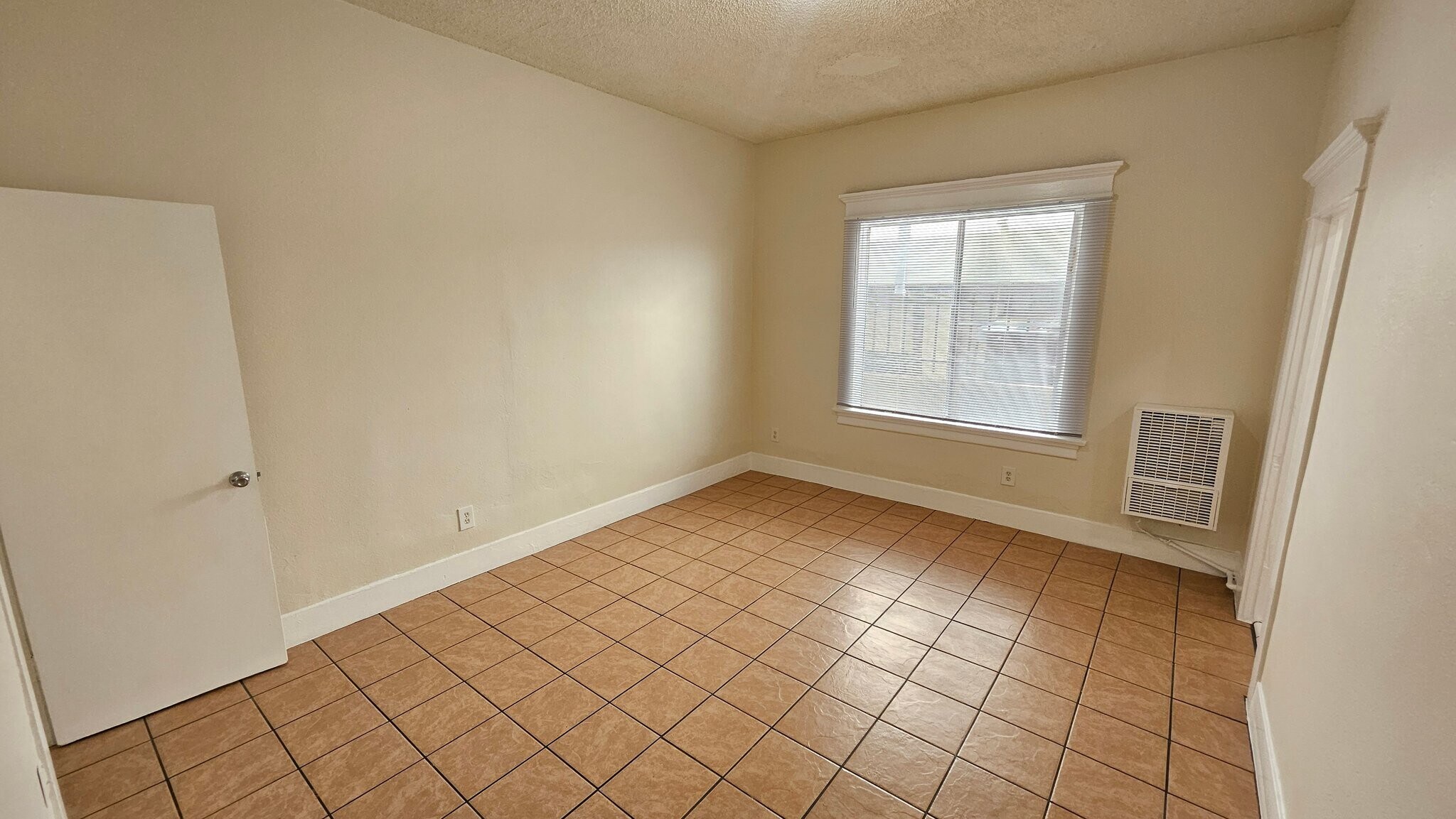 Building Photo - 743 S Burlington Ave