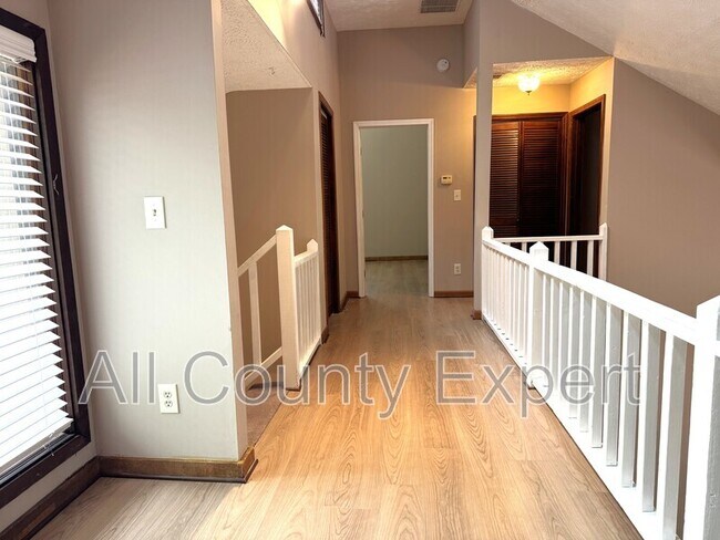 Building Photo - 1302 Colony Dr