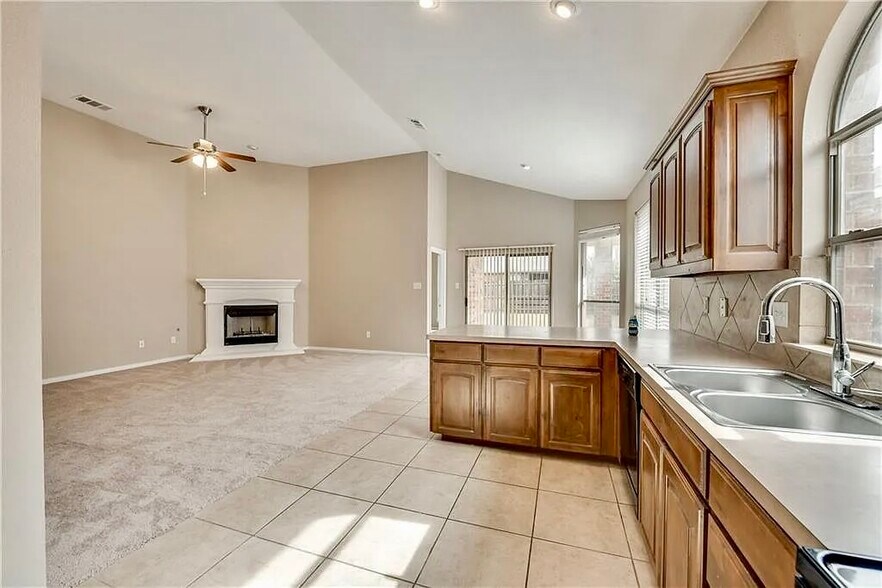 Kitchen - 2716 Twinflower Dr