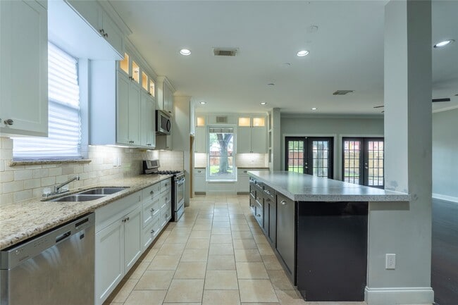 Building Photo - 20122 Sunflower Chase Dr