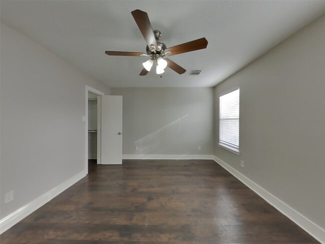 Building Photo - 21899 Pinewilde Ct