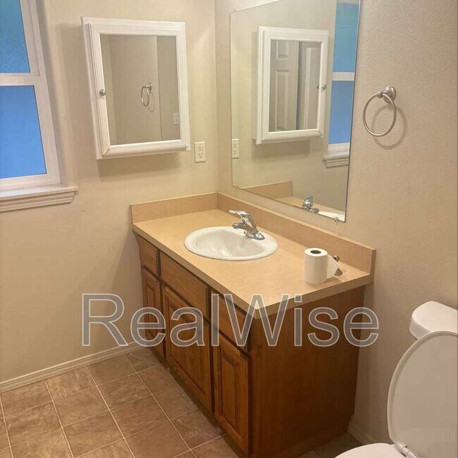 Building Photo - 175 Barron Ct