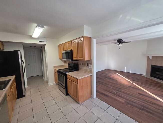 Building Photo - 1016 Todd Preis Dr