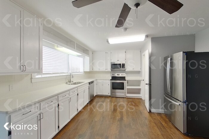 Building Photo - 4417 Brown Ave.