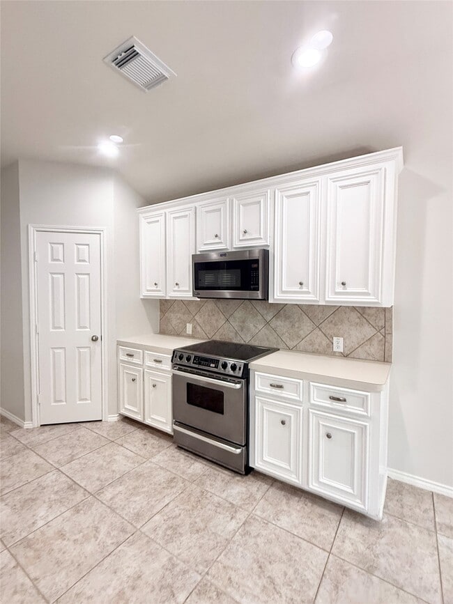 Building Photo - 12404 Shady Brook Dr