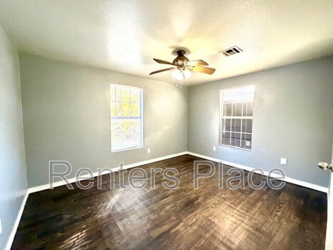 Building Photo - 406 S 66th E Ave