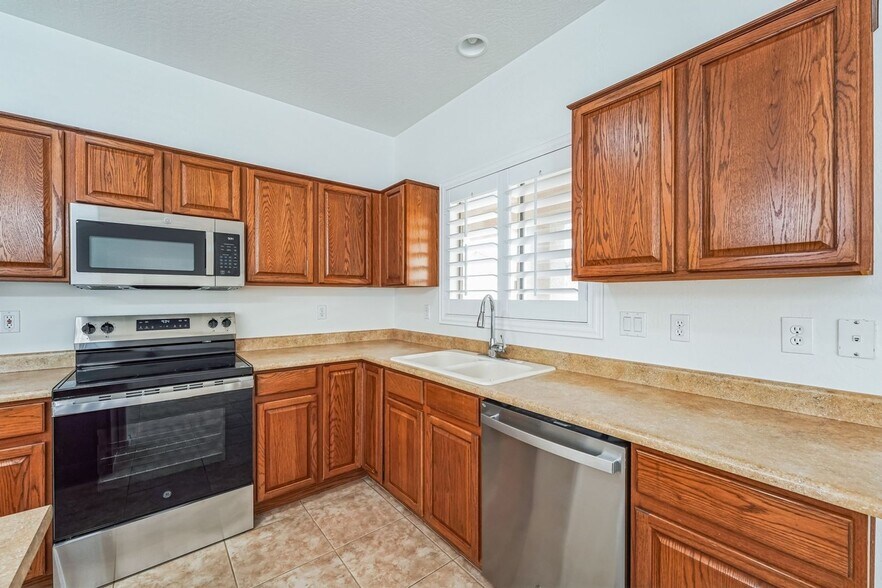 Building Photo - 1268 E Birdland Dr