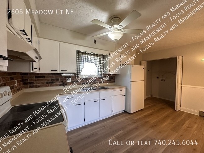 Building Photo - 2605 Meadow Ct NE