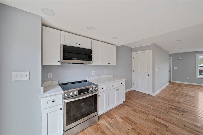 Building Photo - 13 Broadway