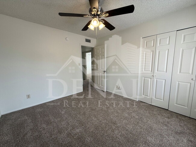 Building Photo - 1016 W Nido Ave