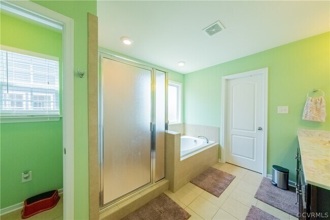 Building Photo - 9535 Thornecrest Dr