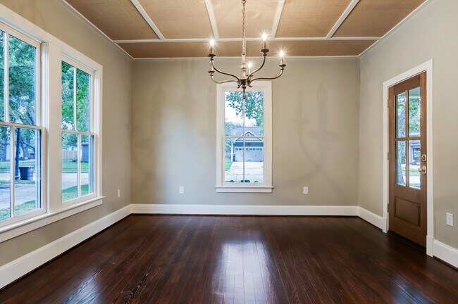 Building Photo - 138 Lakeview Dr