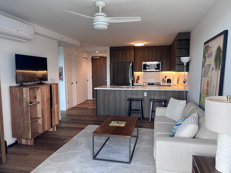 Living Rm - 1515 Liona St