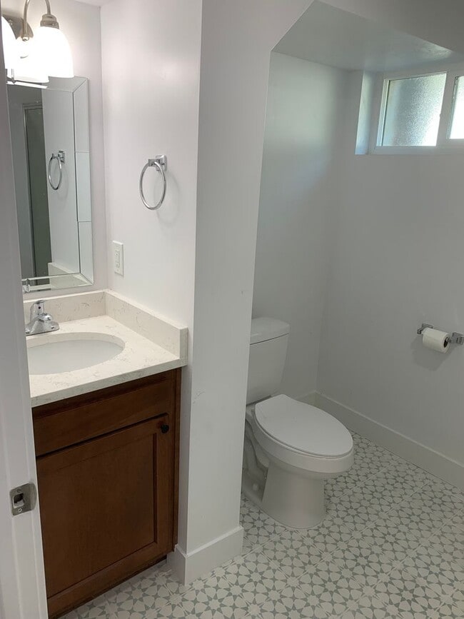 Building Photo - Cozy 4 bedroom 2 bath home in Woods Cross