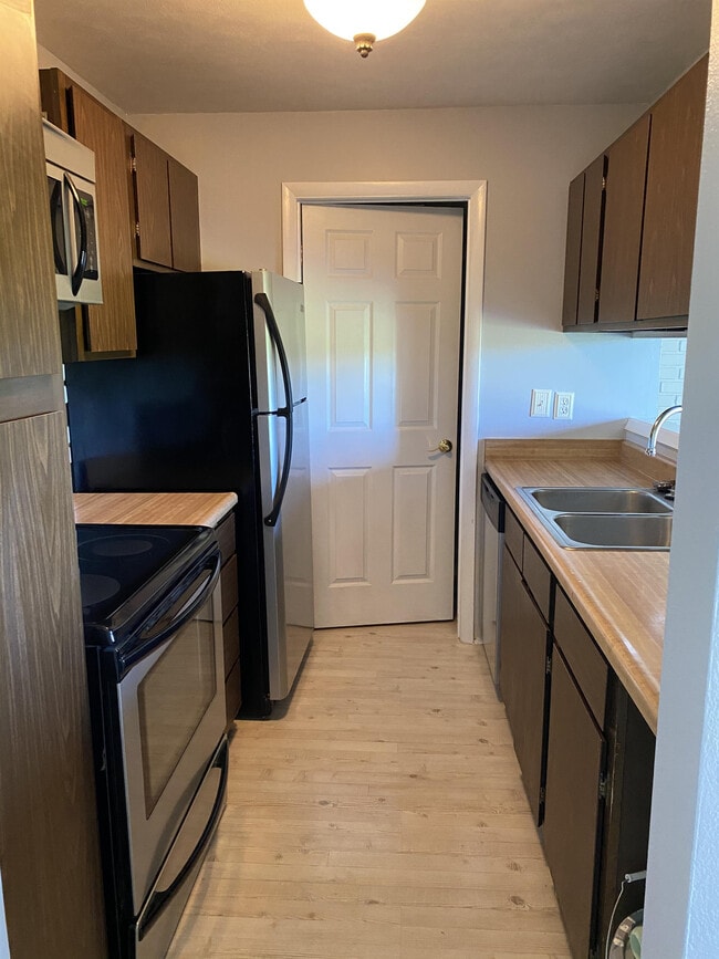 Building Photo - 3215 W Willow Knolls Dr