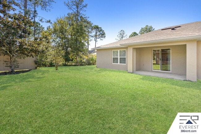Building Photo - LIKE NEW 3/2/1 TOWNHOUSE IN BEAUTIFUL SEMINOLE WOODS