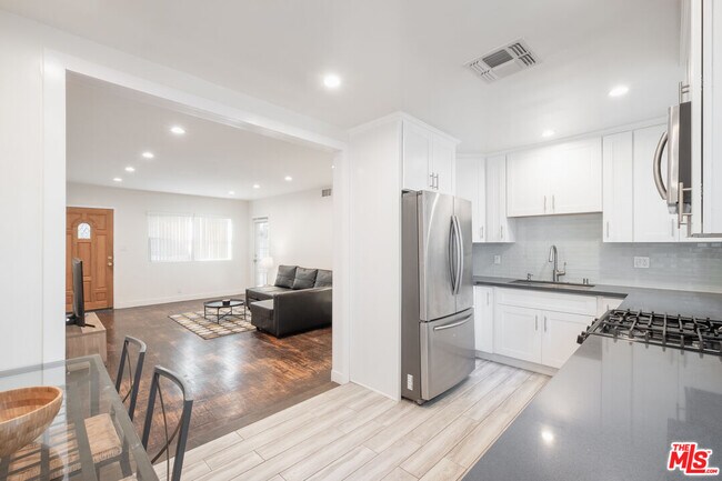 Building Photo - 1024 Maple St