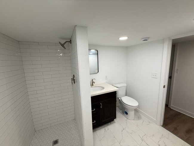 Building Photo - Spacious 3BR + Loft | 2.5BA | Large Yard |...