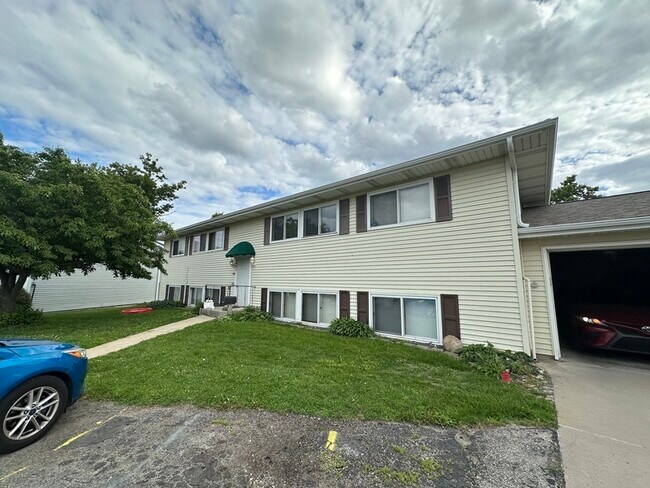 Primary Photo - 4881 Tama St SE