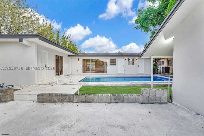 Building Photo - 8201 SW 42nd St