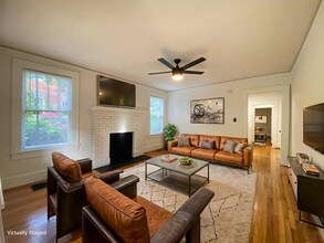 Building Photo - The Oaks Apartments