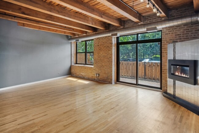 Building Photo - 1735 W Diversey Pkwy