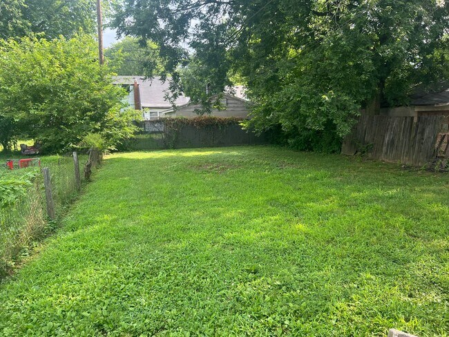 Building Photo - Lease option to buy