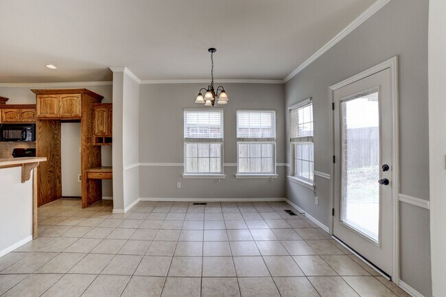 Building Photo - 5 Bed | 2.5 Baths | Broken Arrow